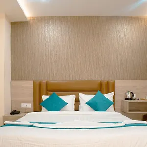 3* Hotel Ananda Kashi